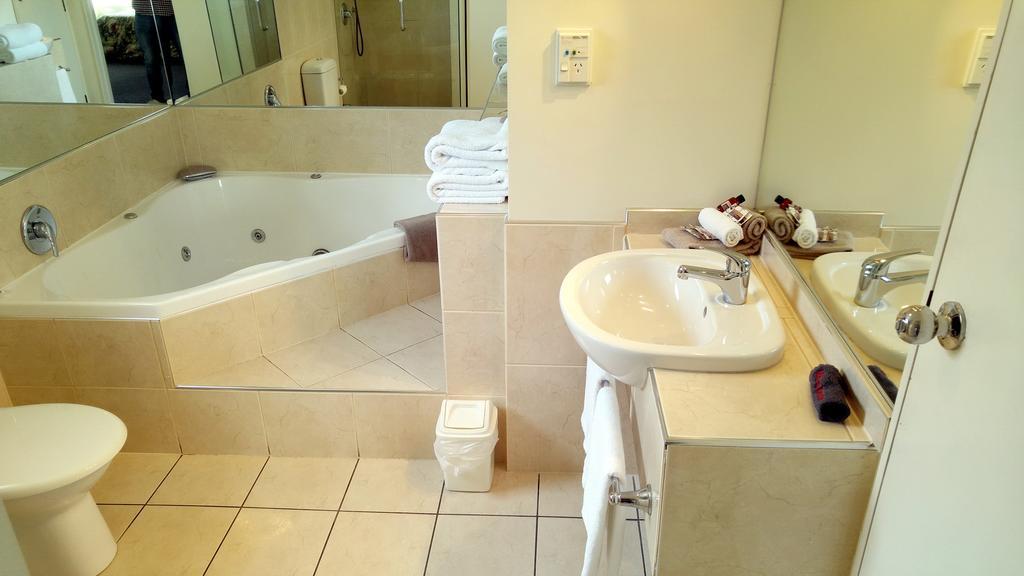 Hobson's Choice Motel 4*